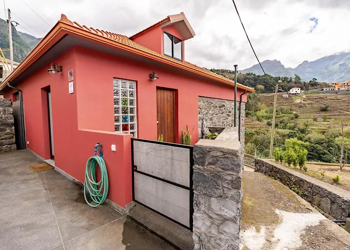 Madeira Bird House - House In The Mountains With Garden