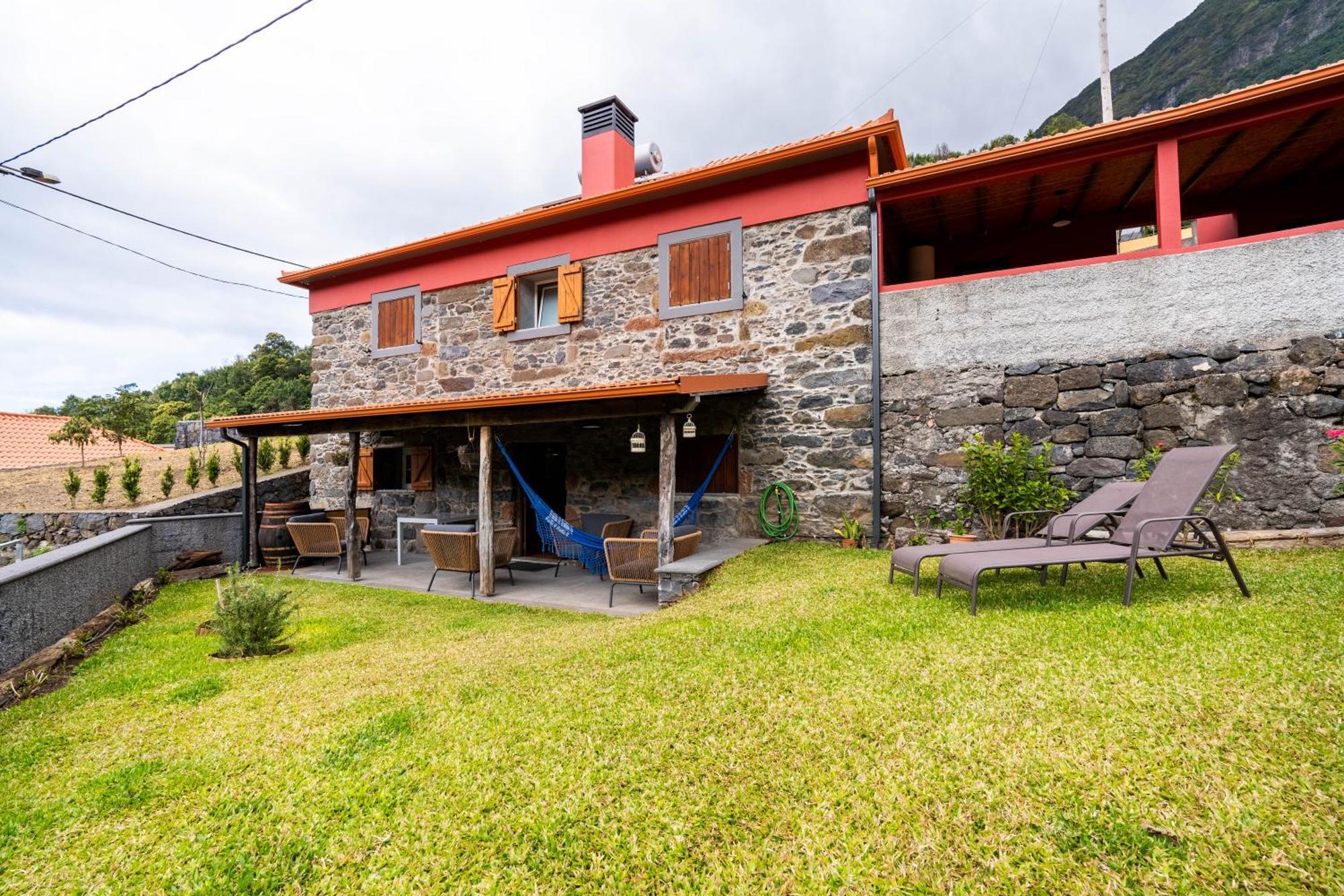Madeira Bird House - House In The Mountains With Garden