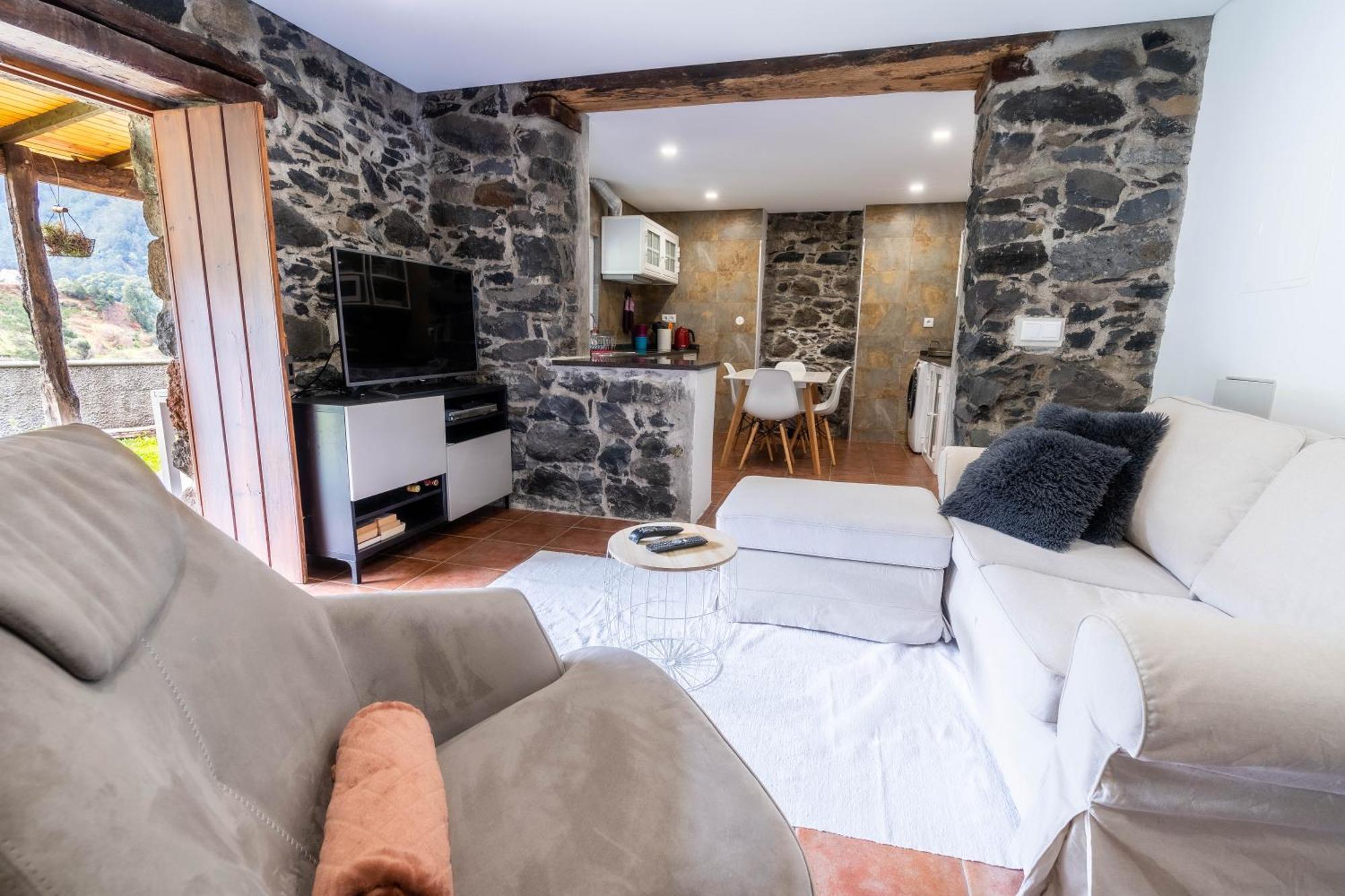 Ferienhaus Madeira Bird House - House In The Mountains With Garden São Vicente