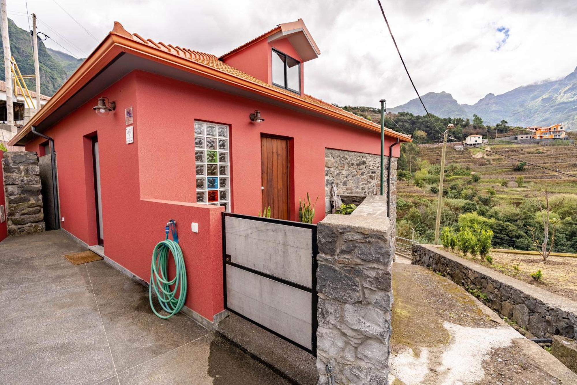 Madeira Bird House - House In The Mountains With Garden *