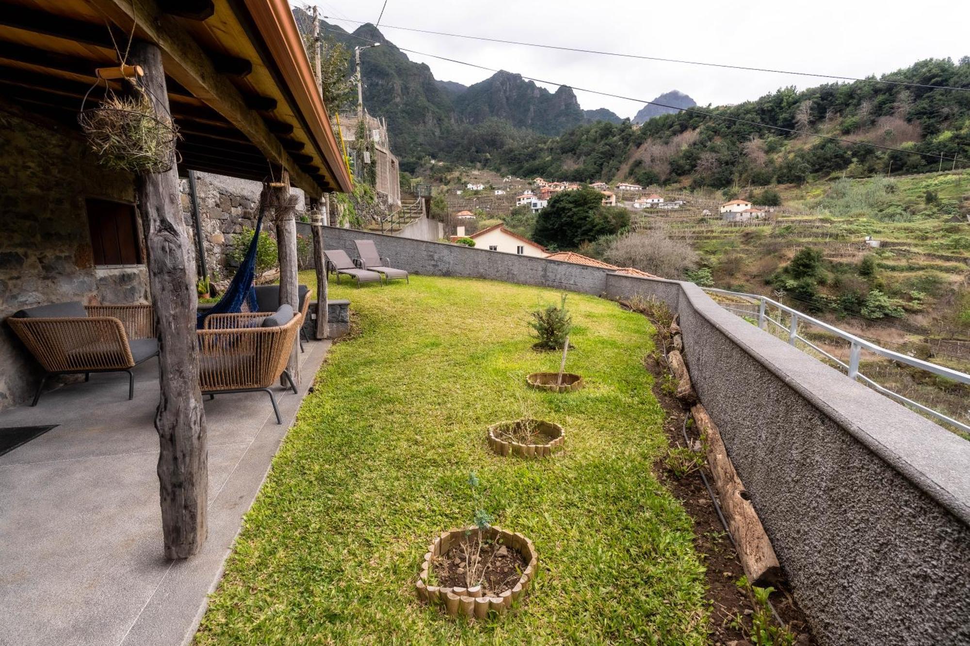 Сasa de vacaciones Madeira Bird House - House In The Mountains With Garden *